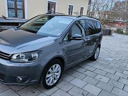 Grau Gebraucht 2012 VW Touran Comfortline Van / Kleinbus | 7.900 € (Fairer Preis)