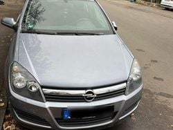 Grau Gebraucht 2006 Opel Astra Limousine | 2.300 € (Guter Preis)