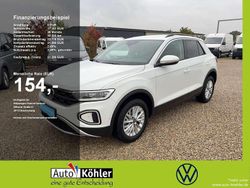 Pure white / titanschwarz Gebraucht 2024 VW T-Roc Life SUV | 21.290 € (Superpreis)