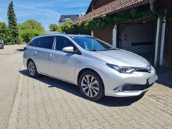 Silber Gebraucht 2015 Toyota Auris Hybrid Kombi | 16.790 € (Teuer)