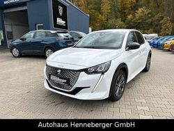 Weiß Gebraucht 2023 Peugeot e-208 Allure Kleinwagen | 19.990 € (Fairer Preis)