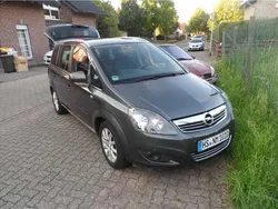 Grau Gebraucht 2011 Opel Zafira Van / Kleinbus | 2.000 € (Superpreis)