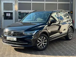 Deep black perleffekt Gebraucht 2023 VW Tiguan Life SUV | 27.990 € (Guter Preis)