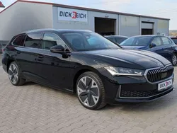 Ebony schwarz metallic Gebraucht 2024 Skoda Superb Selection Kombi | 38.950 € (Superpreis)
