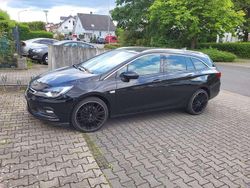 Schwarz Gebraucht 2017 Opel Astra Kombi | 13.500 €