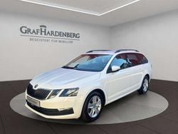 Weiß Gebraucht 2020 Skoda Octavia Tour Kombi | 16.222 € (Guter Preis)