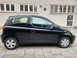 Schwarz Gebraucht 2003 Toyota Yaris Limousine | 2.800 € (Fairer Preis)