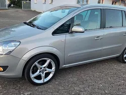 Gold Gebraucht 2009 Opel Zafira Edition Van / Kleinbus | 3.500 € (Fairer Preis)