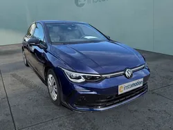 Blau Gebraucht 2024 VW Golf VIII R-line Limousine | 32.390 € (Fairer Preis)