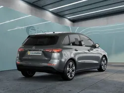 Grau Gebraucht 2024 Mercedes B200 Progressive Van / Kleinbus | 32.528 € (Etwas zu teuer)