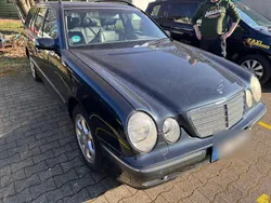 Blau Gebraucht 2002 Mercedes E320 Kombi | 2.000 € (Superpreis)