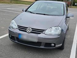 Grau Gebraucht 2007 VW Golf V Kleinwagen | 2.400 € (Fairer Preis)