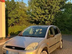 Silber Gebraucht 2002 Ford Fiesta Kleinwagen | 2.200 € (Etwas zu teuer)