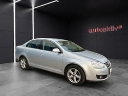 Silber Gebraucht 2006 VW Jetta Comfortline Limousine | 3.590 € (Etwas zu teuer)