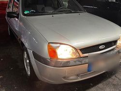 Silber Gebraucht 2001 Ford Fiesta Kleinwagen | 500 €
