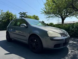 Grau Gebraucht 2005 VW Golf V Trendline Limousine | 1.490 €