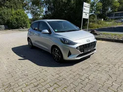 Silber Gebraucht 2021 Hyundai i10 Edition 30 Kleinwagen | 9.789 € (Fairer Preis)