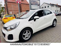 Weiß Gebraucht 2015 Kia Rio Start Limousine | 5.950 € (Fairer Preis)