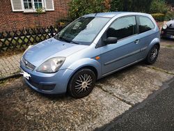 Blau Gebraucht 2007 Ford Fiesta Kleinwagen | 500 €