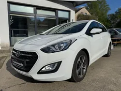 Weiß Gebraucht 2017 Hyundai i30 Trend Kombi | 8.990 € (Superpreis)