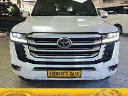 Eminent white sparkling specia Neu 2025 Toyota Land Cruiser SUV | 169.915 €