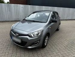 Grau Gebraucht 2013 Hyundai i20 Kleinwagen | 3.000 €