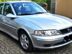 Silber Gebraucht 2001 Opel Vectra Kombi | 2.950 €