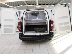 Weiß Gebraucht 2015 Peugeot Partner Van / Kleinbus | 10.900 € (Teuer)