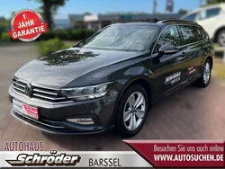 Grau Gebraucht 2023 VW Passat Limousine | 34.200 € (Fairer Preis)
