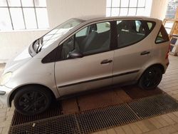 Grau Gebraucht 2002 Mercedes A140 Kleinwagen | 749 €