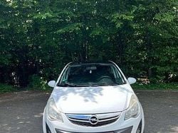 Weiß Gebraucht 2012 Opel Corsa Color Edition Kleinwagen | 3.600 € (Fairer Preis)