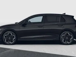 Grenadillschwarz metallic Neu 2025 VW Golf VIII R-line Limousine | 34.075 € (Fairer Preis)