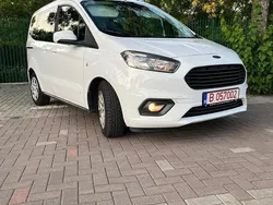 Weiß Gebraucht 2021 Ford Tourneo Courier Van / Kleinbus | 10.500 € (Guter Preis)