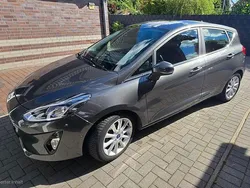 Grau Gebraucht 2018 Ford Fiesta Titanium Kleinwagen | 12.990 € (Fairer Preis)