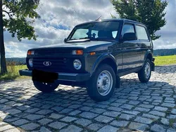 Grau Gebraucht 2022 Lada niva SUV | 17.000 € (Etwas zu teuer)