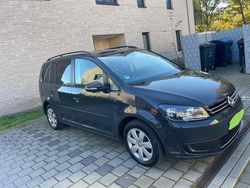 Grau Gebraucht 2015 VW Touran Trendline Van / Kleinbus | 9.900 € (Guter Preis)
