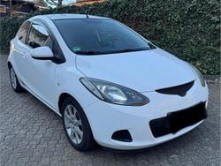 Weiß Gebraucht 2010 Mazda 2 Kleinwagen | 3.990 €