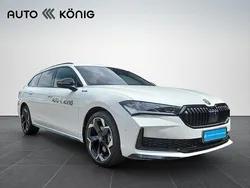 Weiß Gebraucht 2025 Skoda Superb SportLine Kombi | 53.990 €