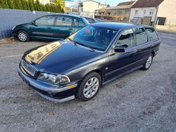Grau Gebraucht 2000 Volvo V40 Kombi | 1.300 € (Etwas zu teuer)