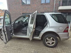 Grau Gebraucht 2001 Mercedes ML270 SUV | 2.200 € (Superpreis)