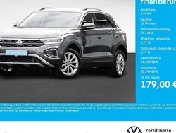 Indiumgrau metallic Gebraucht 2024 VW T-Roc Life SUV | 28.525 € (Superpreis)