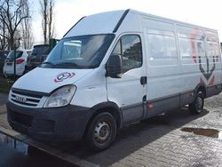 Weiß Gebraucht 2011 Iveco Daily Limousine | 5.555 € (Fairer Preis)