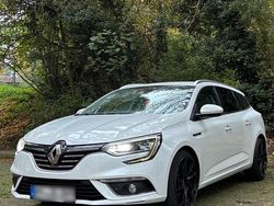 Weiß Gebraucht 2017 Renault Mégane GrandTour Bose Edition Kombi | 8.000 € (Fairer Preis)
