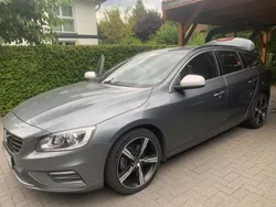 Grau Gebraucht 2018 Volvo V60 R-Design Kombi | 12.100 € (Guter Preis)