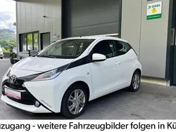Weiß Gebraucht 2018 Toyota Aygo Edition-S Kleinwagen | 6.990 € (Superpreis)