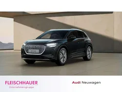 Mythosschwarz metallic Neu 2025 Audi Q4 e-tron SUV | 65.475 €