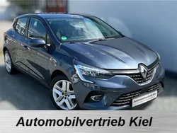 Grau Gebraucht 2021 Renault Clio V Business Limousine | 12.400 € (Fairer Preis)