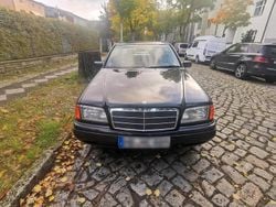 Schwarz Gebraucht 1994 Mercedes 220 Limousine | 3.999 €