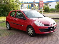 Rot Gebraucht 2008 Renault Clio II Authentique Limousine | 3.600 € (Teuer)