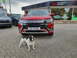 Dynamik rot Gebraucht 2021 Mitsubishi Outlander P-HEV Spirit SUV | 25.600 € (Fairer Preis)
